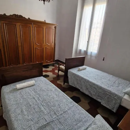 Intero-centrostoricoospedale-120m2-duestanze-parcheggiagratisvicino-parking Free Close Appartement