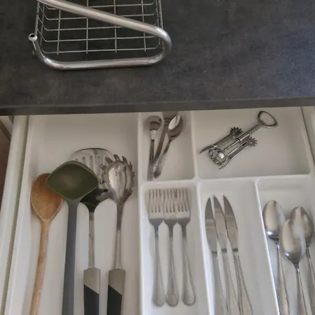 Intero-centrostoricoospedale-120m2-duestanze-parcheggiagratisvicino-parking Free Close דירה *