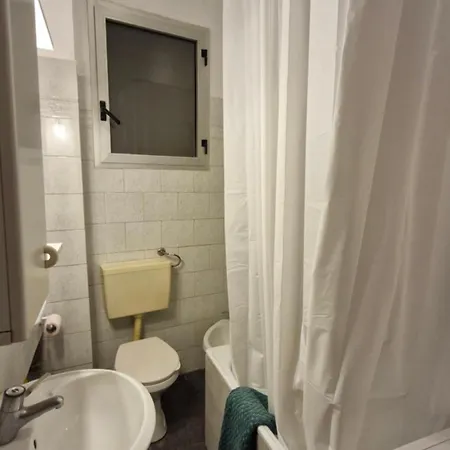 Intero-centrostoricoospedale-120m2-duestanze-parcheggiagratisvicino-parking Free Close * Алессандрия