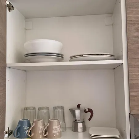 Intero-centrostoricoospedale-120m2-duestanze-parcheggiagratisvicino-parking Free Close דירה *