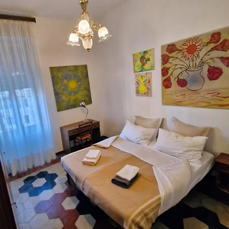 Intero-centrostoricoospedale-120m2-tworoons-parcheggiagratisvicino-parking Free Close