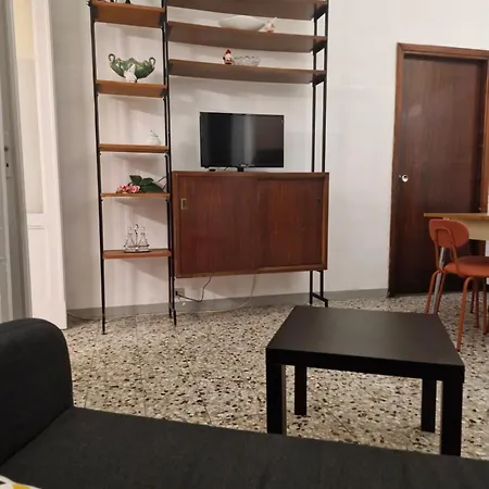Intero-centrostoricoospedale-120m2-tworoons-parcheggiagratisvicino-parking Free Close *