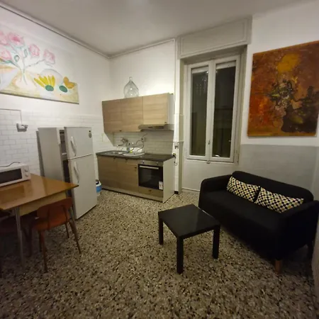 Intero-centrostoricoospedale-120m2-tworoons-parcheggiagratisvicino-parking Free Close *