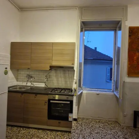 Intero-centrostoricoospedale-120m2-tworoons-parcheggiagratisvicino-parking Free Close דירה *
