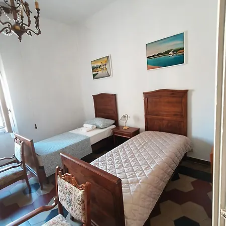 Intero-centrostoricoospedale-120m2-tworoons-parcheggiagratisvicino-parking Free Close *