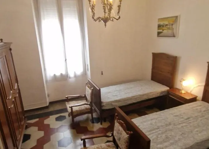 Intero-centrostoricoospedale-120m2-tworoons-parcheggiagratisvicino-parking Free Close * אלסנדריה
