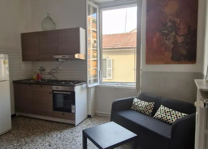 Intero-centrostoricoospedale-120m2-tworoons-parcheggiagratisvicino-parking Free Close