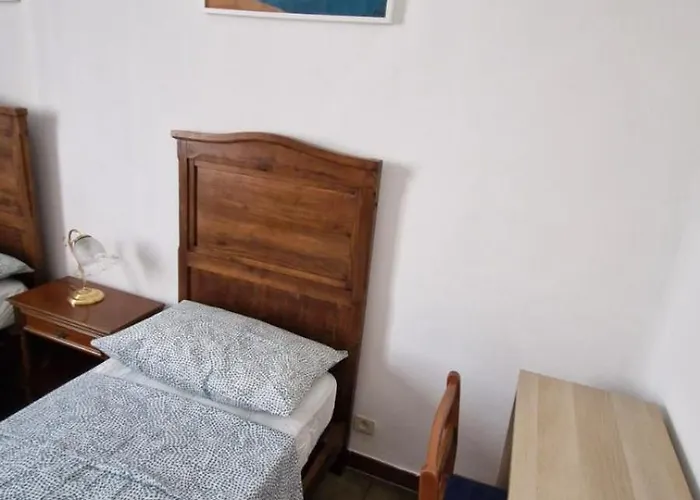 Intero-centrostoricoospedale-120m2-tworoons-parcheggiagratisvicino-parking Free Close דירה *