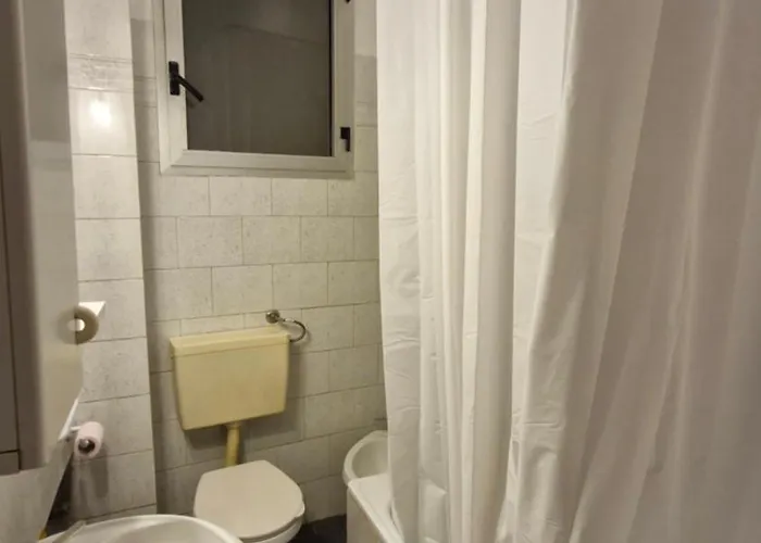 Intero-centrostoricoospedale-120m2-tworoons-parcheggiagratisvicino-parking Free Close * אלסנדריה